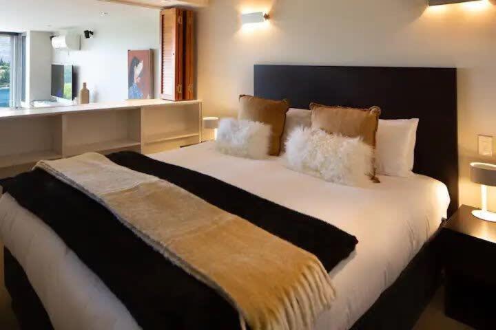 Stunning Lakeview 1 Bedroom Apartment Queenstown Dış mekan fotoğraf