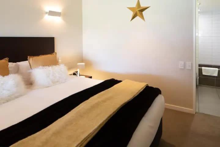 Stunning Lakeview 1 Bedroom Apartment Queenstown Dış mekan fotoğraf