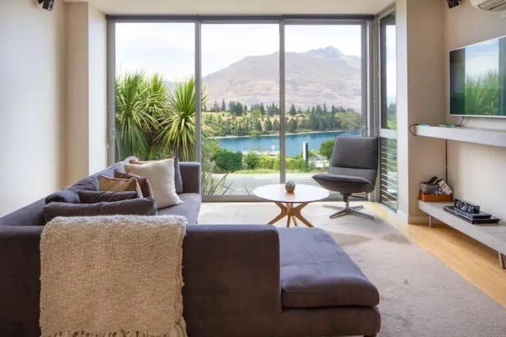 Stunning Lakeview 1 Bedroom Apartment Queenstown Dış mekan fotoğraf